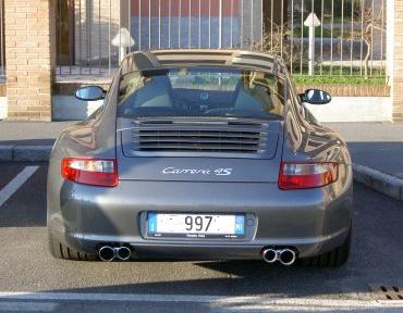 1) primo piano del culone del 4S (notare targa personalizzata)