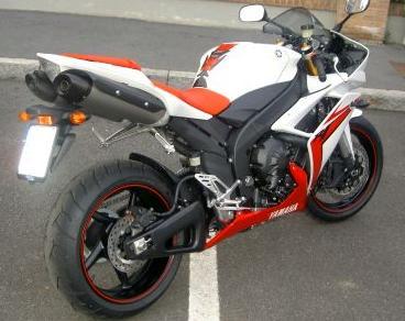 8) R1 2007 tre quarti posteriore