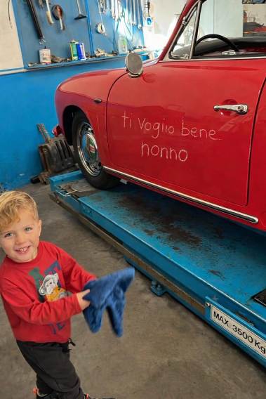 ma voi un aiutante cos� ce l'avete ?