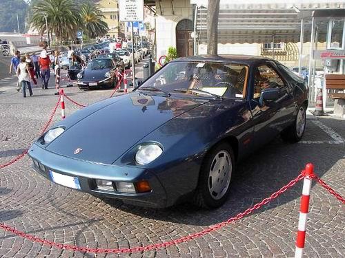 928