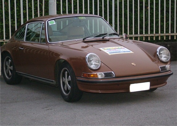 911