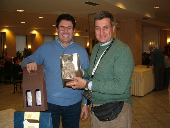 Luca e Max con la "coppa" (quella che va sull'affettatrice