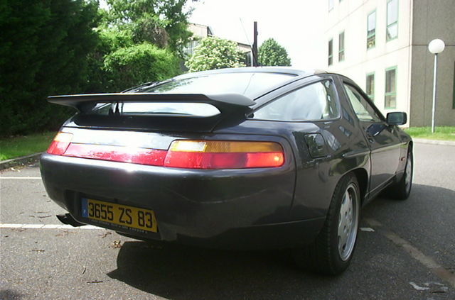 928