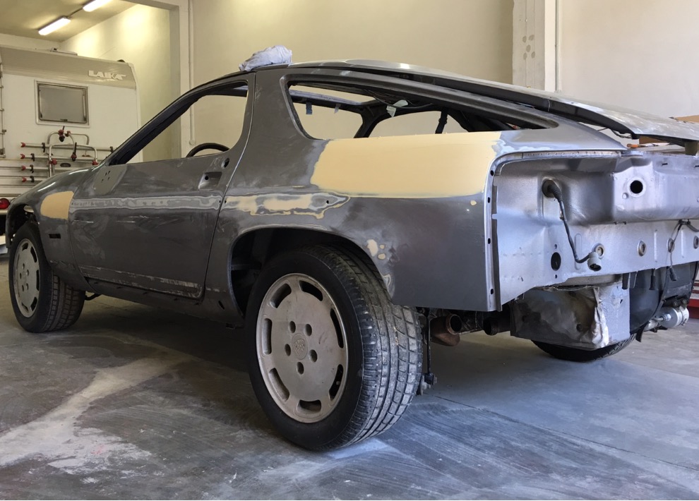 928