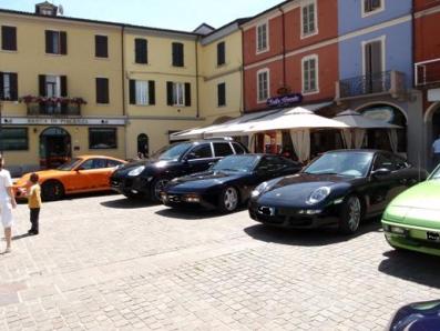 tutti a pranzo