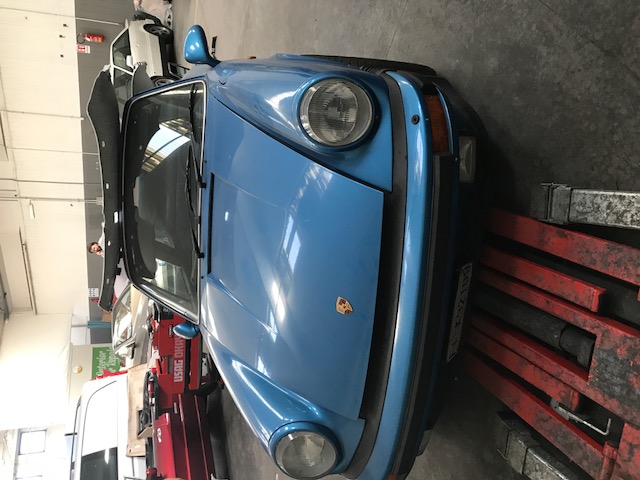 911302