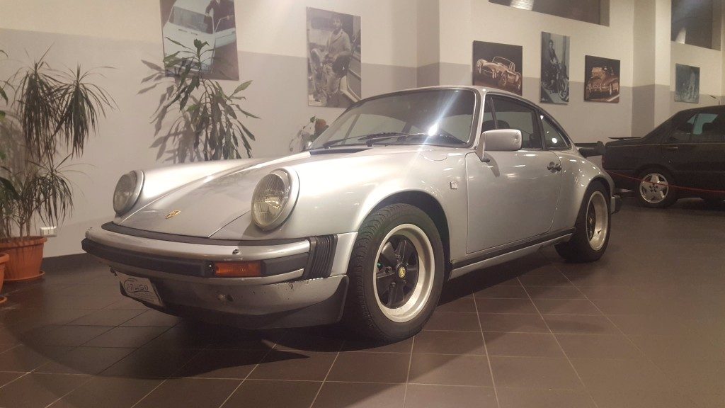 911
