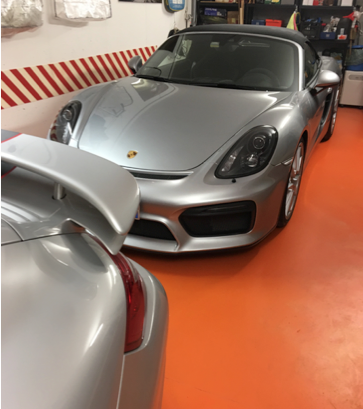 ...ed in garage con la 'sorella maggiore'