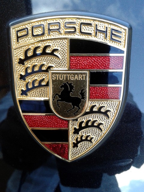 Gia che c'ero ho fatto una foto anche sul logo del cofano