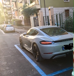 718