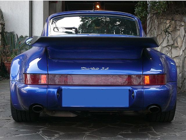 Eccola.......questa  la mia piccola belva. Il colore originale era nero ma il vecchio proprietario l' ha personalizzata solo e dico solo esternamente di questo colore che sinceramnete a me piace molto e + che altro alla moglie..... Il motore ha delle parti di "orlando" e va come un missile terra aria...Molto + che un Modena che ho avuto modo di provare. Si parla di 430/450 cv...aspetto il banco prova.