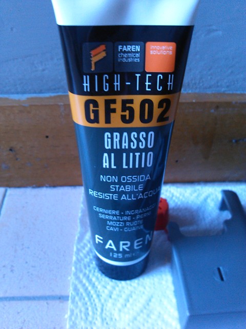 grasso litio poli batteria
