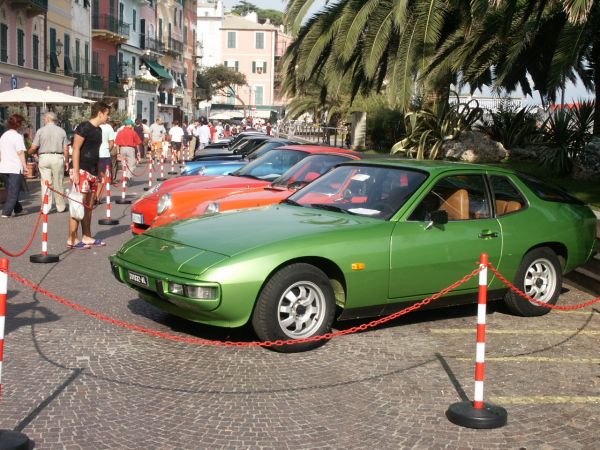 924