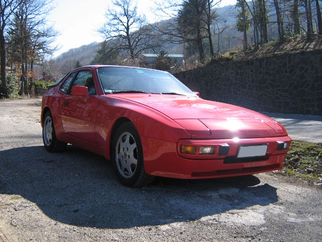 Porsche 944