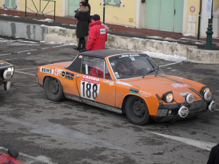 914 1700