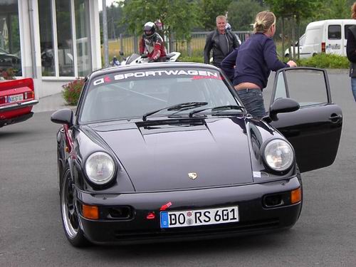 bionda su Porsche1