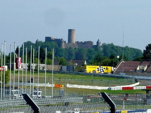 IL CASTELLO COME SFONDO DEL NUOVO NURBURGRING