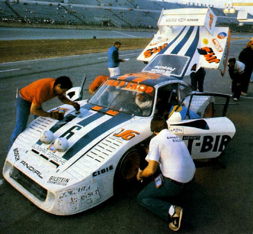 935 L