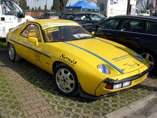 928