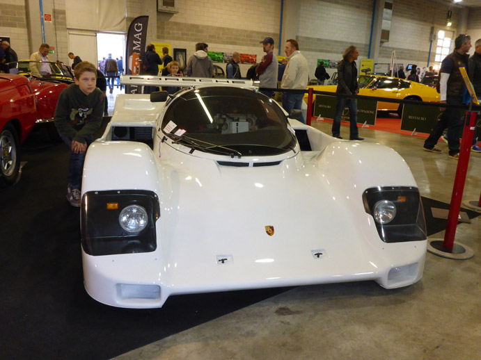 962