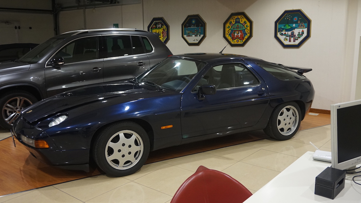 928