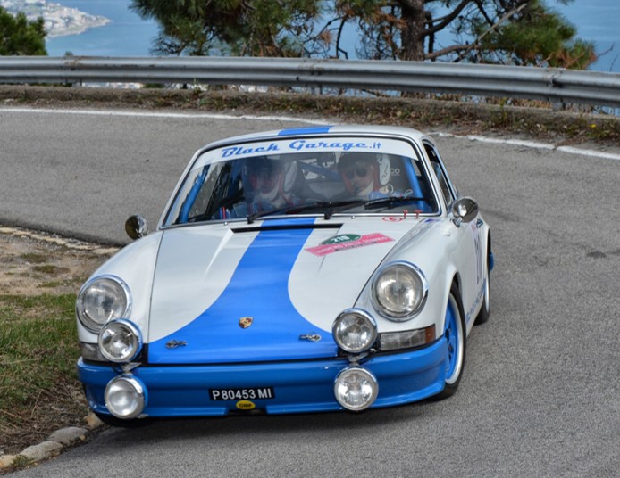 911