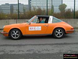 Caratteristica la linea della 911 Targa con il rollbar e l'ampio lunotto