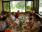 ... momenti di riflessione durante il pranzo sul Mincio