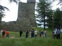Ragazzi, ma voi che dite??...mica ci toccher salire sin lass?!
