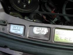 etichetta con cod. colore (originale e riprodotta) applicata su bordo vano motore. Una caratteristica precipua del MY81.
