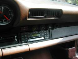 Una bella Radio Becker 610, perfetta per epoca.
Questa radio NON era fornita come opzione originale