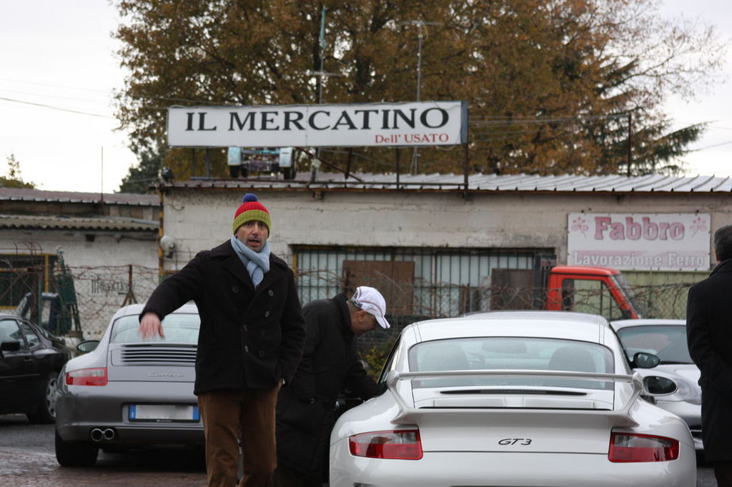 MoMo e Dazzy al mercato dell'usato - Foto di Giaz